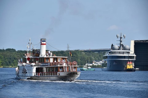 Paddle steamer, steamship Freya meets superyacht COSMOS in the Kiel Canal, Kiel Canal, Kiel Canal,