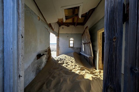 Sand mountains in a former dwelling house, interior photograph, Kolmanskop, restricted diamond