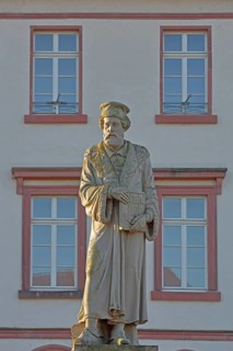 Schöffer monument, Peter Schöffer first bookseller, publisher, entrepreneur of book printing,