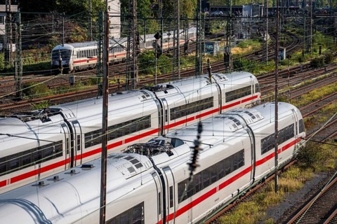 ICE trains on the railway line, IC, Intercity train, north of Düsseldorf main station, North