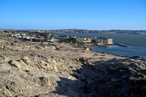 Blick vom Diamantenberg auf die Lüderitz-Bucht mit dem Lüderitz Nest Hotel, Lüderitz, Region Karas,