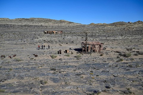 Touristengruppe bei den Ruinen der ehemaligen Diamantenstadt Pomona, Diamentensperrgebiet, bei