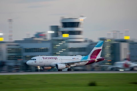 Eurowings Airbus A319-100, beim Start auf dem Flughaben Düsseldorf, DUS, Nordrhein-Westfalen,