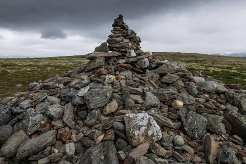 Von Pilgern abgelegte Steine, Steinpyramide, Allmannrøysa, Pilgerweg Olavsweg, Olavsleden oder