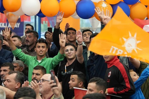 Gaziantep, Türkiye – May 28, 2023. Supporters of President Recep Tayyip Erdogan celebrate in the