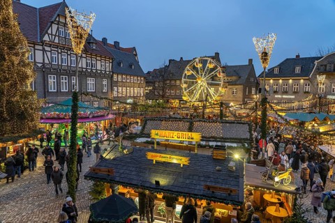 Christmas market in the old town centre of Goslar at dusk, Lower Saxony, Germany