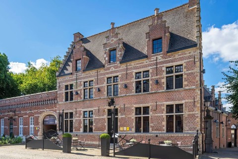 Restaurant De Eenhoorn, 16th century house in the picturesque village centre of Bazel near