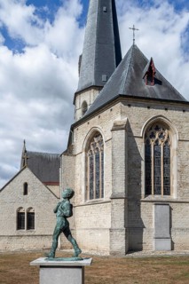Statue Anzie Seppe, chiro boy in front of the Sint-Petruskerk, Saint Peter's Church in the village