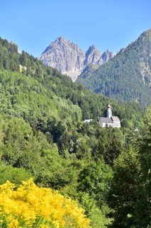 Kaltenbrunn pilgrimage church in Kaunertal, in the background the Gsallkopf (3278 m) in the Ötztal