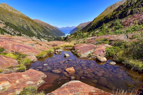 Hiking area above the Faggenbach in the Kaunertal, in the background the Kaunertal reservoir, in