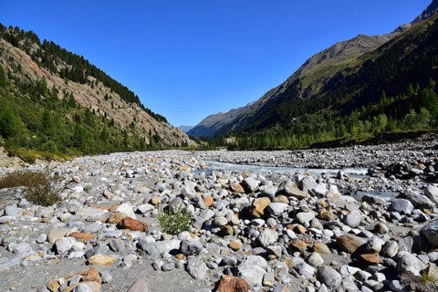 The Faggenbach (also known locally as the Fagge) rises from the Gepatsch glacier southeast of the