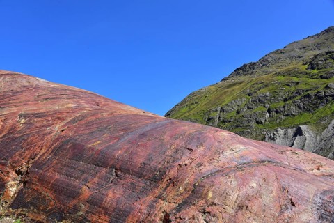 Hiking area below the Gepatsch Glacier in the Kaunertal with red rocks bearing traces of glacier