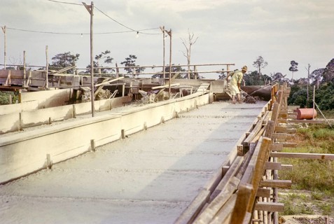 Open Cast gravel-pumping tin mine Malaya, Malaysia, south east Asia 1964 - Ore separation in the