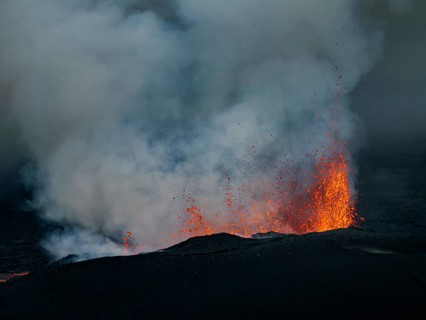 Lava, volcanic eruption, volcano, ash cloud, aerial view, Sundhnúkur crater chain, July 2025,