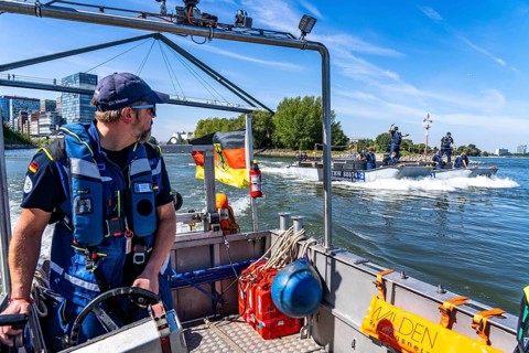 Exercise run of a multi-purpose pontoon on the Rhine, support boat of the specialist group for