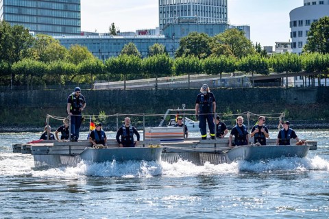 Exercise run of a multi-purpose pontoon on the Rhine, Medienhafen, of the Water Hazards Section, in