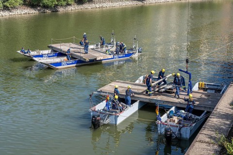 Construction of a multi-purpose pontoon, the specialist group for water hazards, in Düsseldorf, the