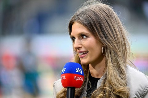 SKY presenter Mara Mones in interview Microphone Microphone Logo Portrait smiles Voith-Arena,