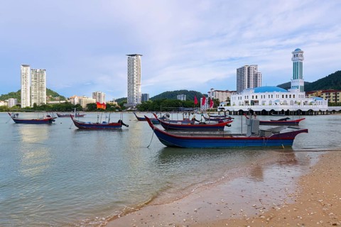 Penang Floating Mosque or Tanjong Bungah Floating Mosque, George Town, Penang, Malaisia