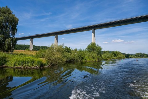Motorway bridge A 52 over the Ruhr, from below, Mülheim an der Ruhr, Rurgebiet, North