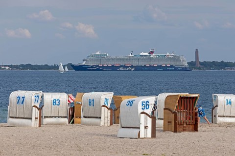 Cruise ship Mein Schiff 7, Laboe Naval Memorial, Kiel Fjord, beach chairs on the beach at Strande,