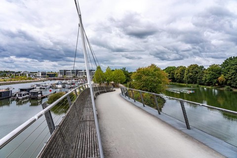 Cycle path, footpath at the new Graf Bismarck urban quarter on the Rhine-Herne Canal, residential
