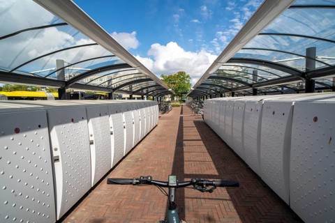 Bicycle parking spaces and boxes on the cycle path in the east of Utrecht, at Utrecht-Lunetten