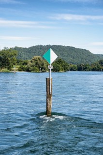 Schifffahrtszeichen, Wiffe, sign for inland navigation, which marks the navigation channel on the