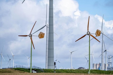 Mini wind turbines, from the Dutch company Ecoways EAZ wind turbine, produces up to 15 kW power and