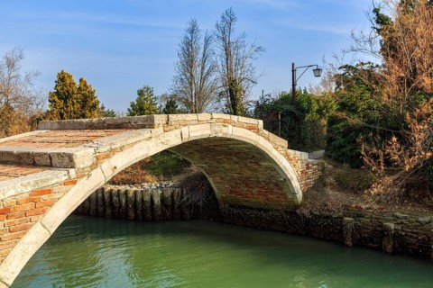 Devil's Bridge, Ponte del Diavolo, arched stone bridge over canal, Venetian arch bridge, medieval