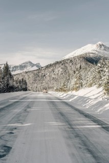 Winter road trip on the Icefields Parkway with lots of snow and ice, Banff National Park, Jasper