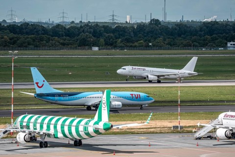 Düsseldorf Airport, Condor Airbus A321-200, aircraft on the apron, TUIFly Boeing 737 on the way to