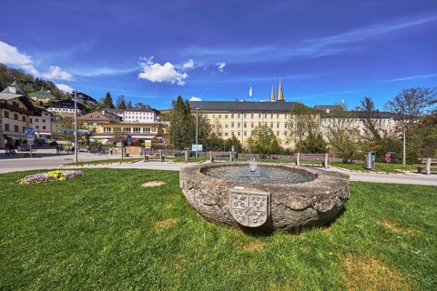 Royal Castle Berchtesgaden, Fischerbrunnen, master stonemason August Wolf, fountain, stone