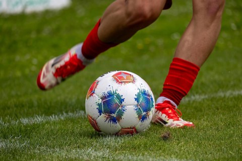Footballer takes a corner kick***The ball is the official match ball of the Bundesliga and