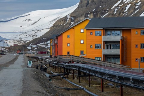 Vei 500, colourful houses with exposed supply lines, street, Longyearbyen, Spitsbergen, Svalbard