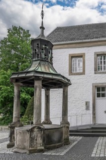 Taubenbrunnen, Villa Reni, also known as Falkenhof, Rheine, Münsterland, North Rhine-Westphalia,