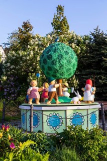 Summer version of the music box with figures by Wendt & Kühn in the centre of Grünhainichen,