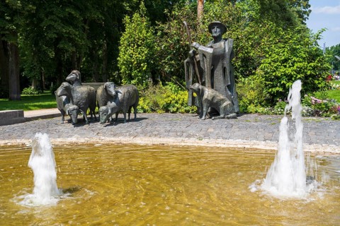 Shepherd's fountain, sculpture, artist Josef Rikus, front fountain, fountain, Bad Lippspringe,