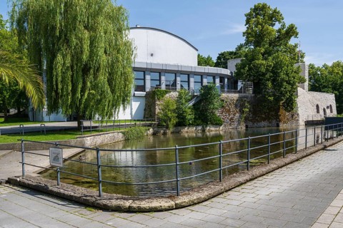 Congress centre, Lippe with Lippe spring, castle ruins behind, Bad Lippspringe, climatic health