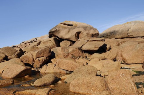 Granite rocks on the coast, Cote de Granit Rose near Ploumanac'h, Cotes-d'Armor, Brittany, France
