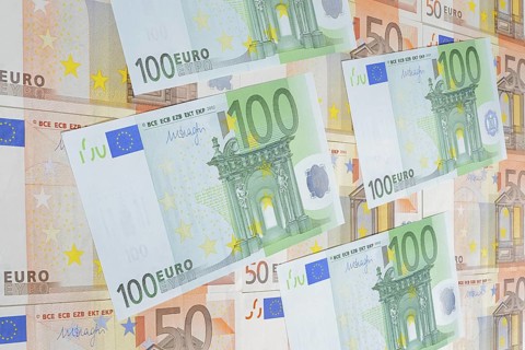 100 and 50 euro banknotes