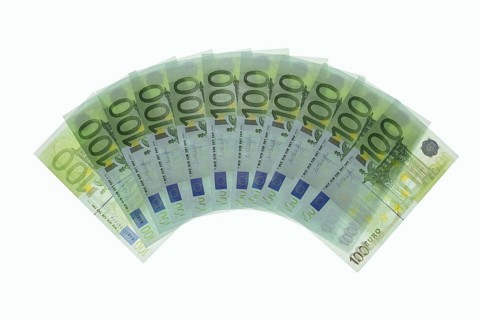 100 euro banknotes on a white background