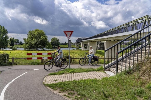 De Massover cycle path bridge, over the Meuse south of Nijmegen, near Cuijk, part of the