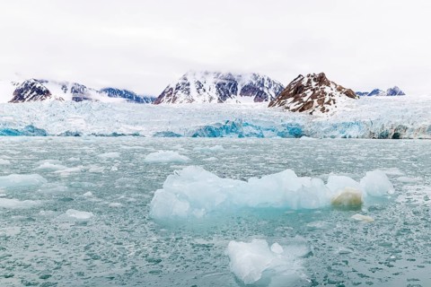 Ice in front of glacier tongue, mountain range, sea, Smeerenburgbreen, Spitsbergen, Svalbard