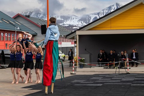 Children's group performing gymnastics at the reception for King Harald at the end of coal mining,