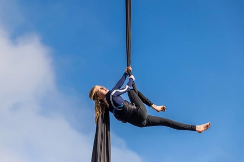 Aerial acrobatics, girls, catch for King Harald as part of the end of coal mining, Longyearbyen,