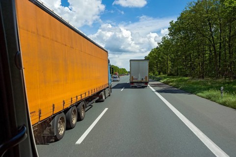 Overtaking manoeuvre by articulated lorry, lorry overtaken, A3 motorway near Nuremberg, Middle