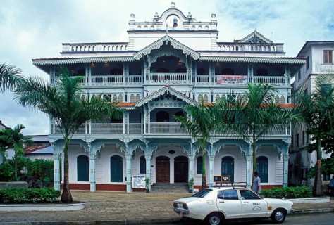 Old villa in the Stonetown district of Zanzibar Town, taxi, Zanzibar, Tanzania, Africa, June 2000,