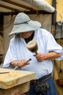 Stonemason, crafts, medieval clothing, medieval market, city of Esslingen, district of Esslingen,