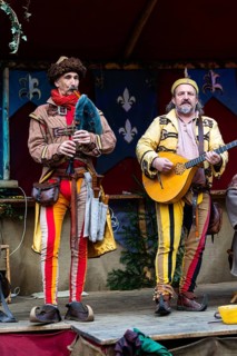 Bagpipers and mandloine players, musician, medieval clothing, medieval market, city of Esslingen,